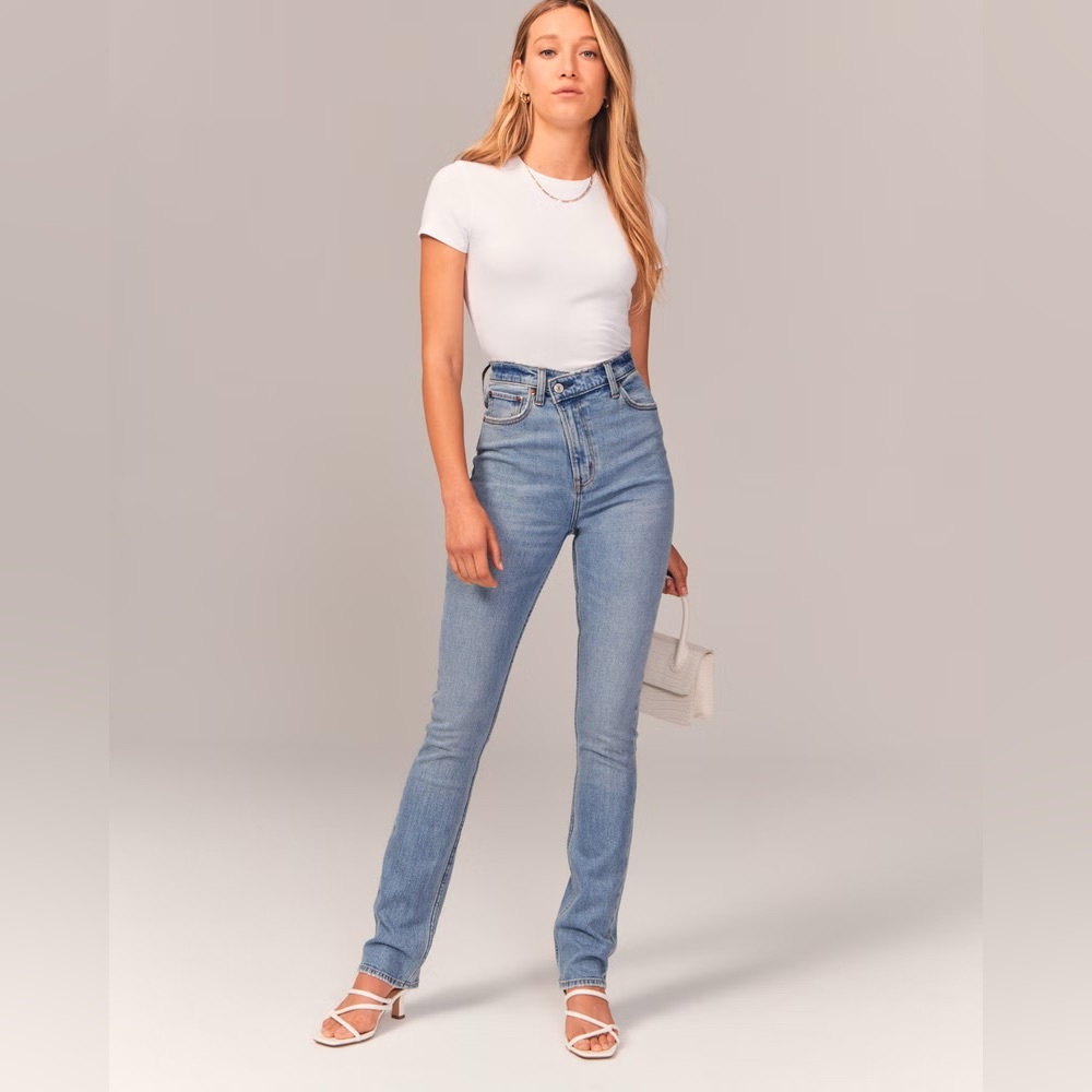 A&F | Ultra High Rise 90s Slim Straight Jean 24S